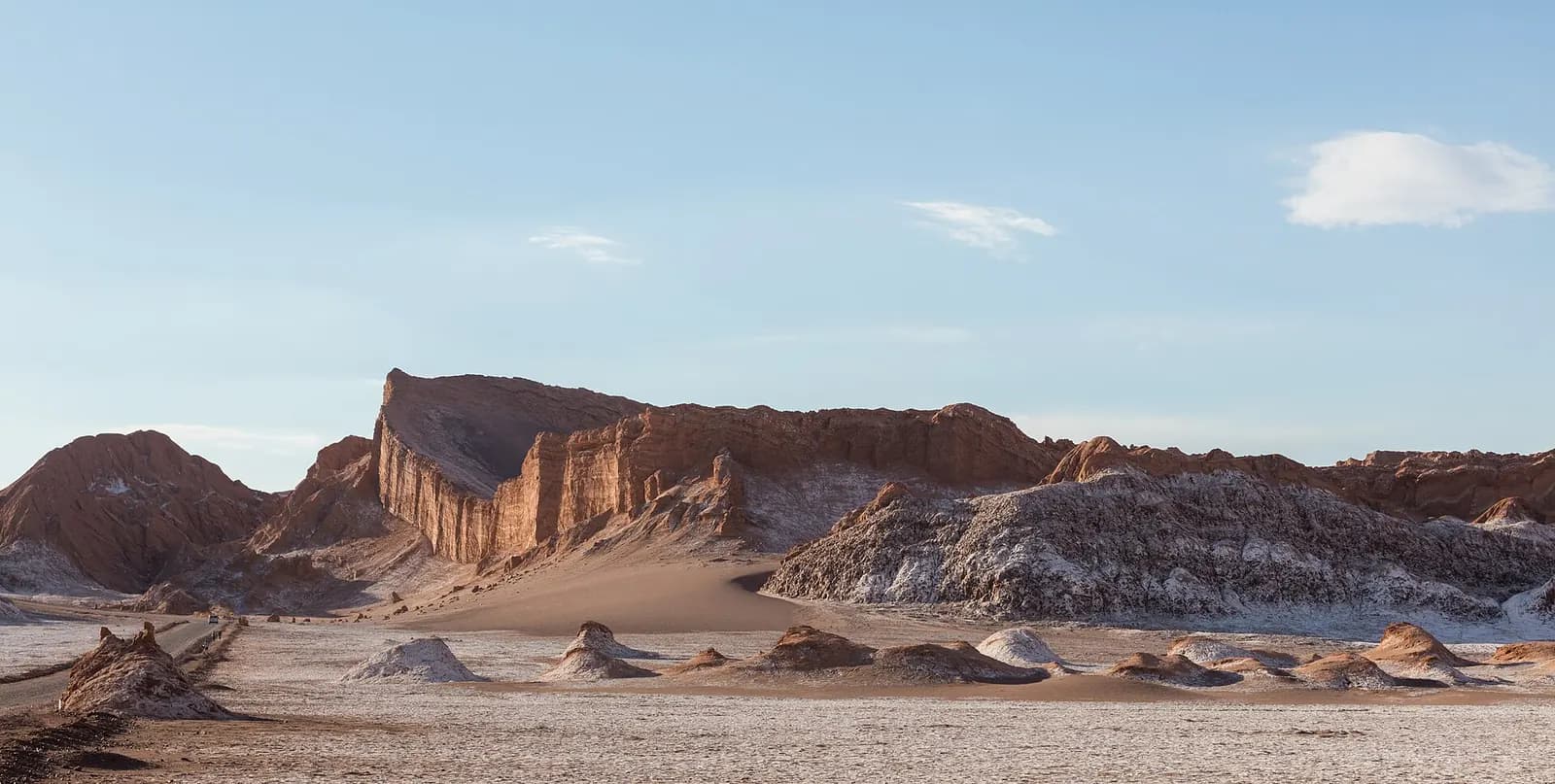Photo: Diego Delso, CC BY-SA 4.0 Valle de la Luna Atacama, Atacama Desert