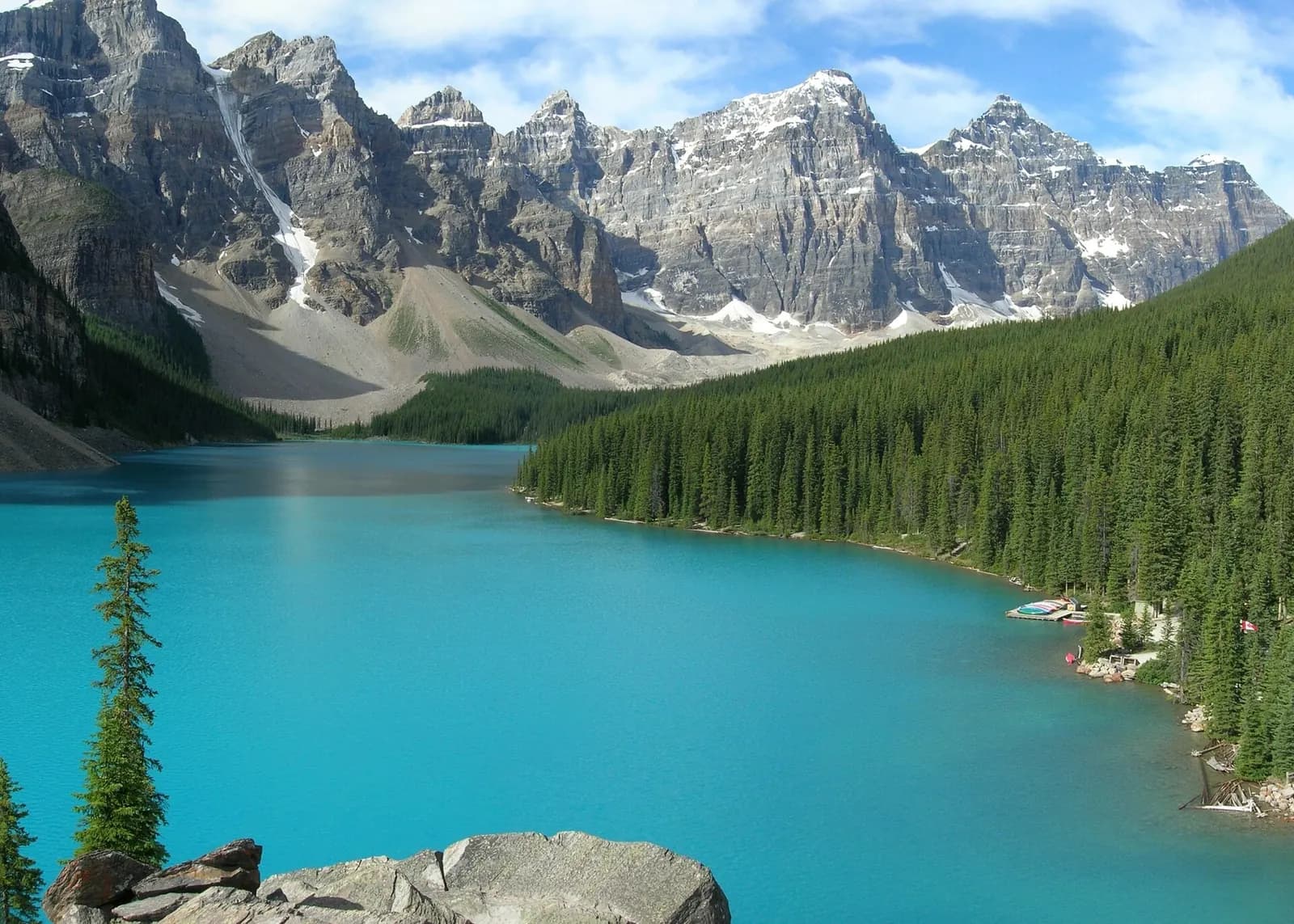 Photo: Tobias Alt, Tobi 87, CC BY-SA 4.0 Moraine Lake, Banff National Park
