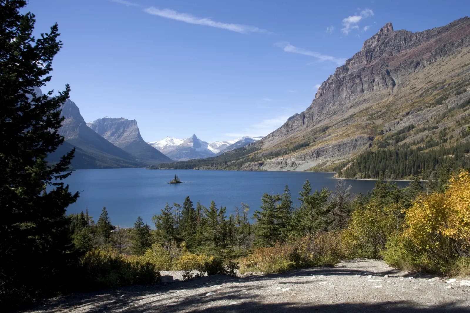 Photo: Carol M. Highsmith, Public domain A lake below the peaks of Glacier National Park, Montana