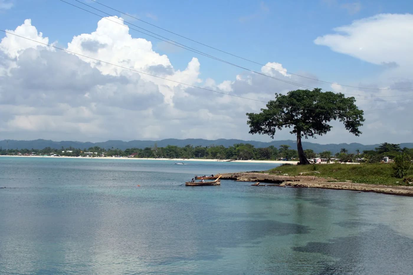 Photo: Wikimedia Commons contributor, CC BY-SA 3.0 The shore at Negril, Jamaica