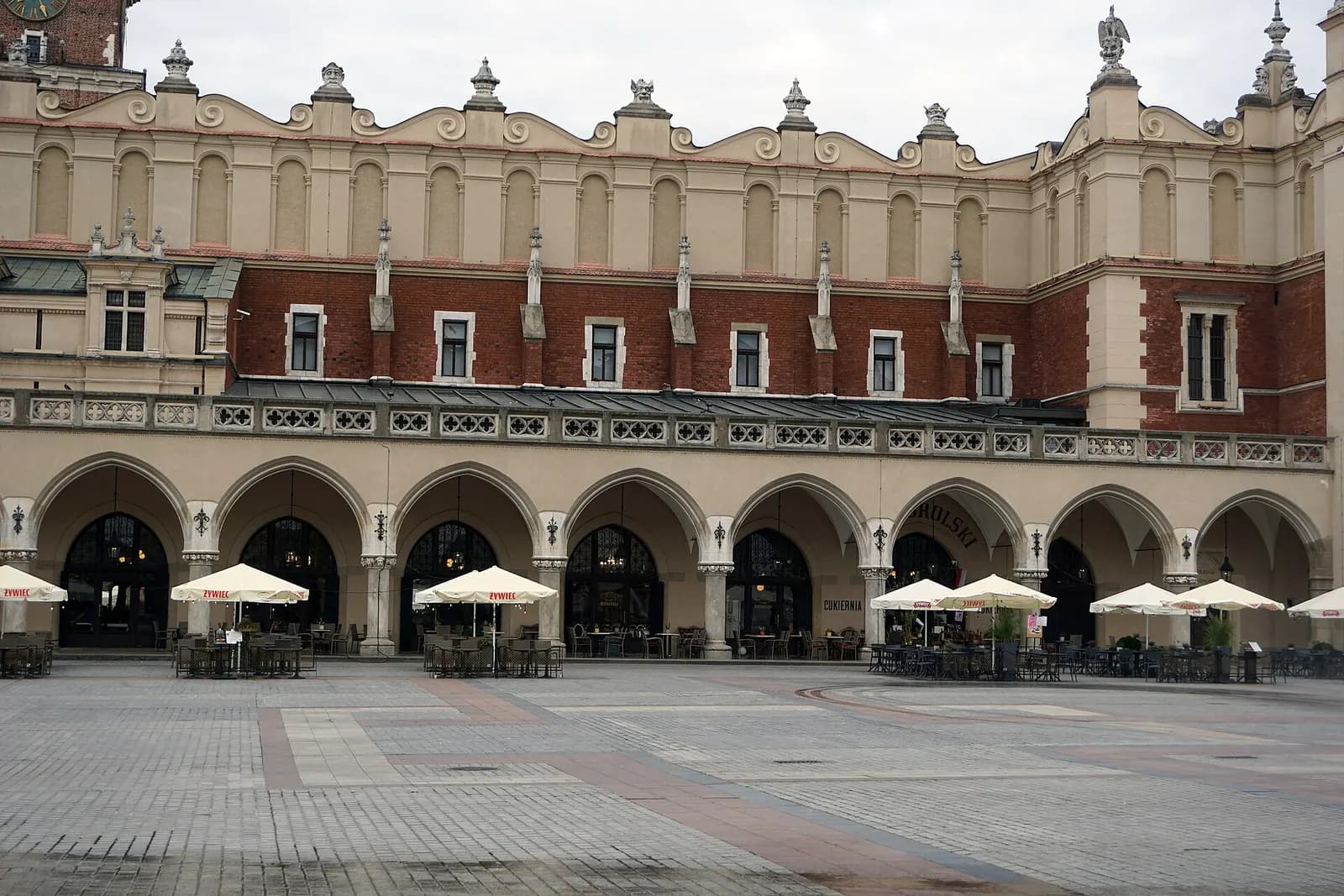 Photo: Igor123121, CC BY 4.0 The Cloth Hall on the Main Market Square, Krakow