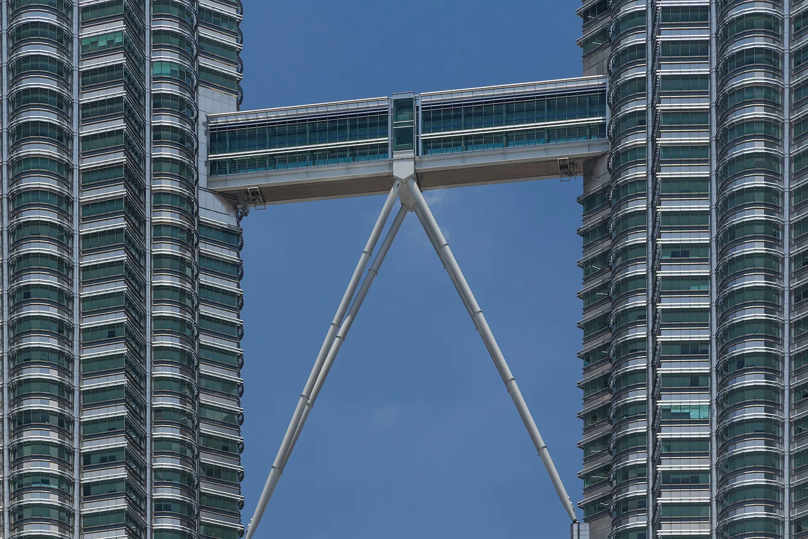 Photo: Marcin Konsek, CC BY-SA 4.0 Petronas Towers, Kuala Lumpur