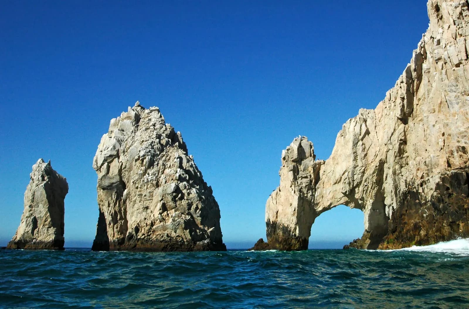 Photo: Serge Freeman, CC BY-SA 3.0 Cabo San Lucas arch, Los Cabos
