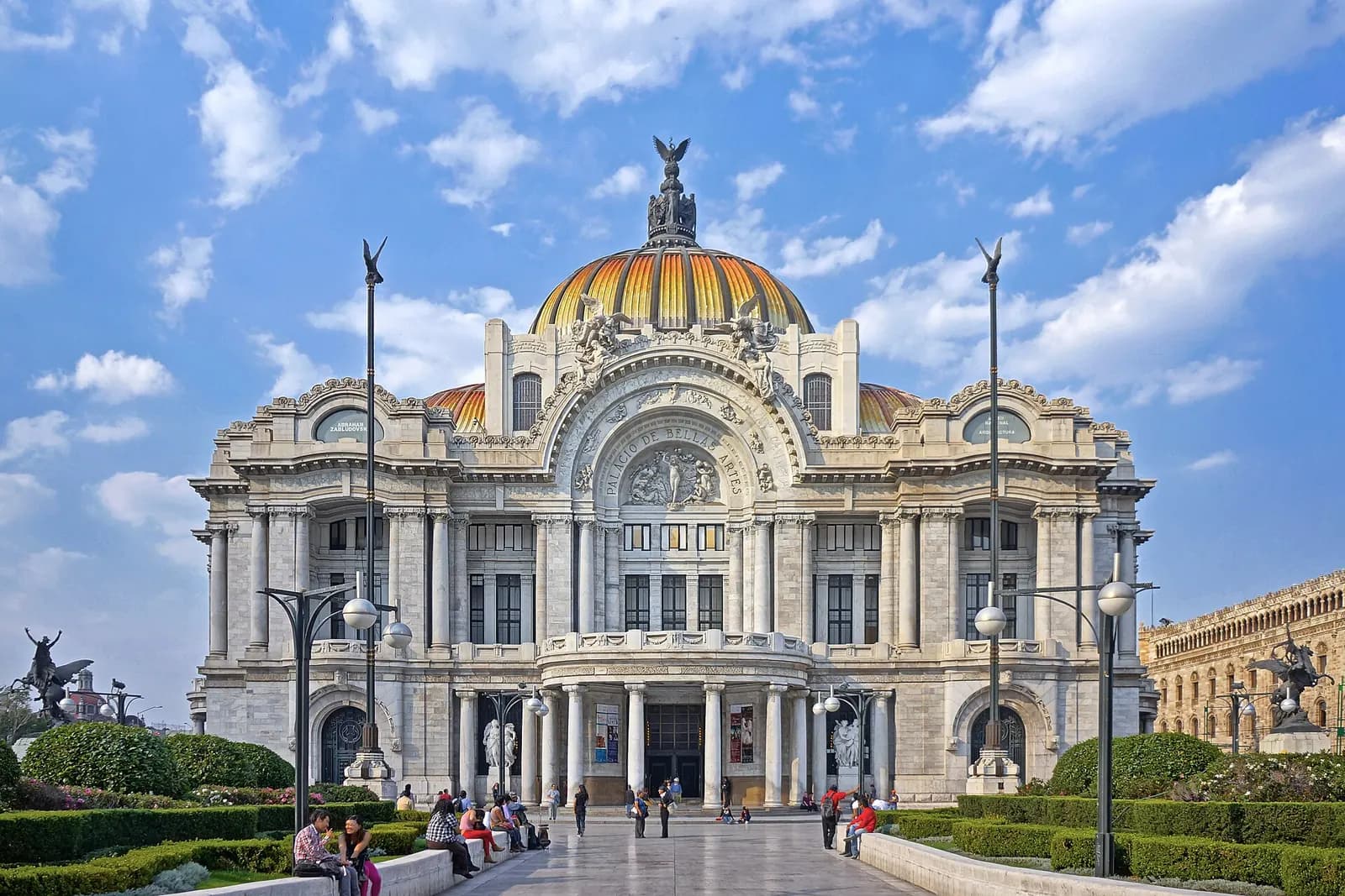 Photo: Xavier Quetzalcoatl Contreras Castillo, CC BY-SA 3.0 Palacio de Bellas Artes, Mexico City