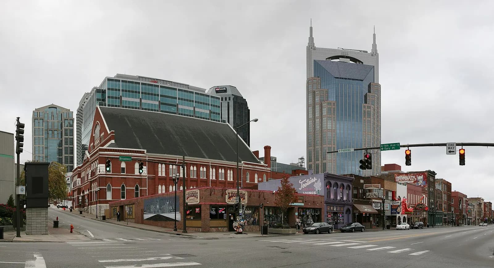 Photo: Daniel Schwen, CC BY-SA 4.0 Nashville skyline, United States
