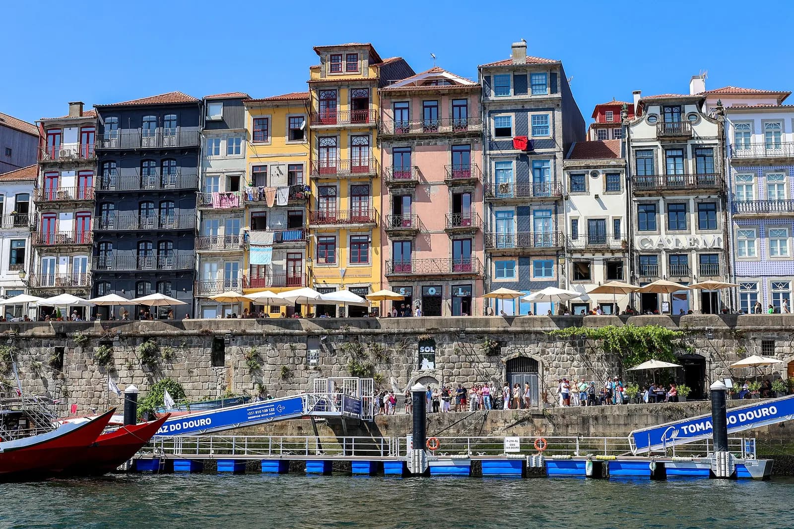 Photo: flowcomm, CC BY 2.0 The Ribeira waterfront on the Douro, Porto