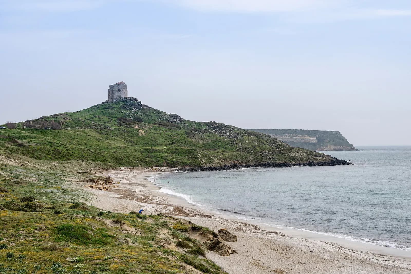 Photo: Norbert Nagel, CC BY-SA 3.0 Sardinia beach, Italy