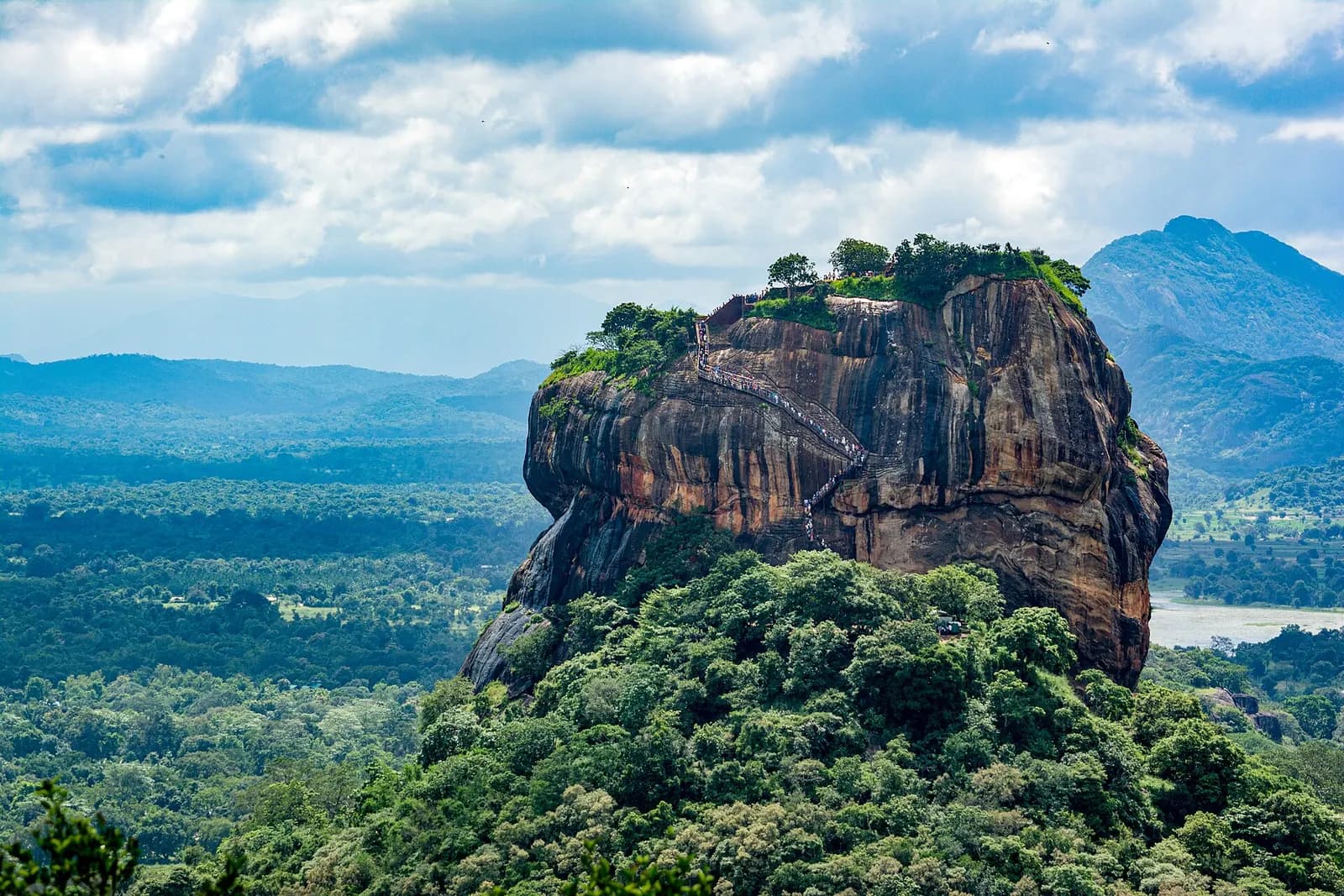 Photo: Maadhil, CC BY-SA 4.0 Sigiriya rock fortress, Sri Lanka