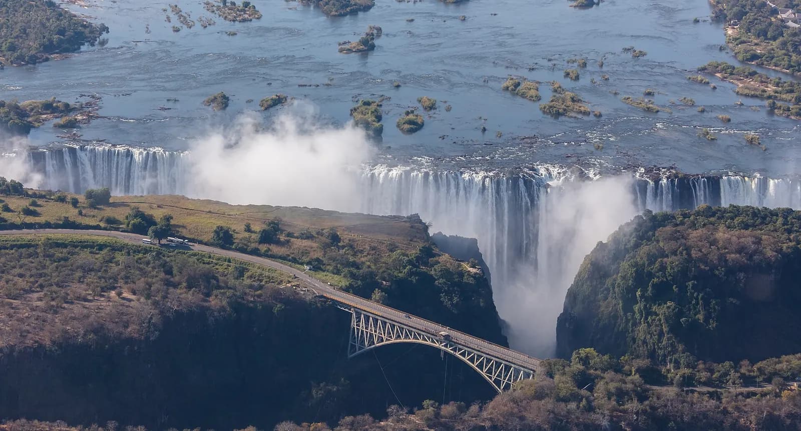Photo: Diego Delso, CC BY-SA 4.0 Victoria Falls and the Zambezi gorge