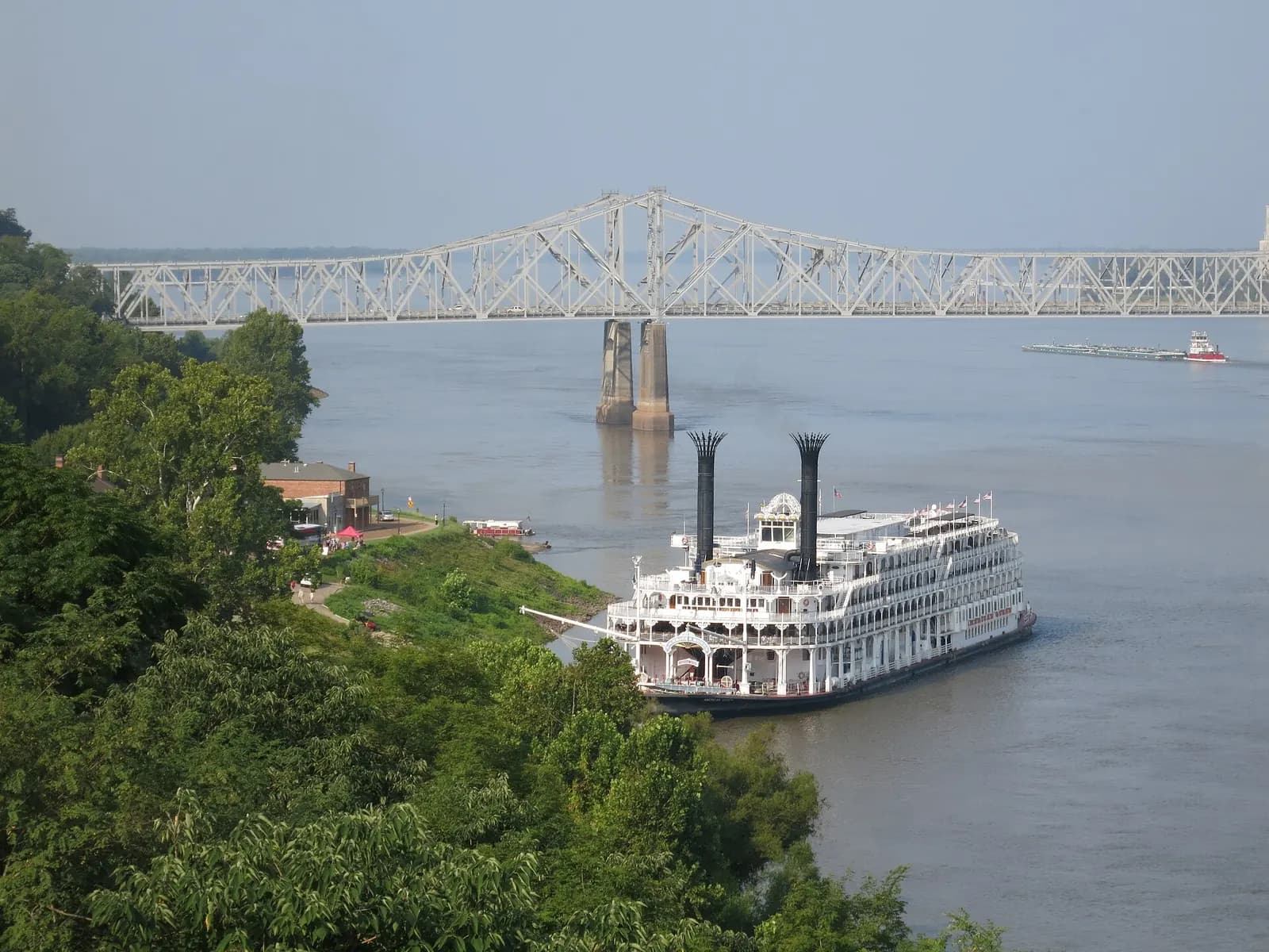 Photo: CapCase, CC BY 2.0 A riverboat on the Mississippi at Natchez