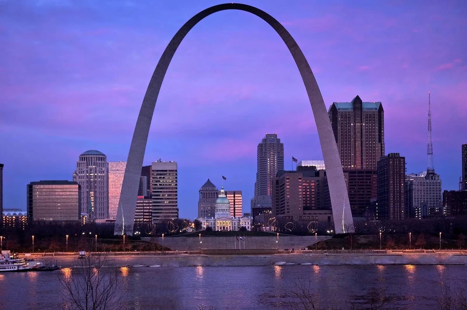 Photo: Parker Botanical, CC BY-SA 3.0 The Gateway Arch, St. Louis, Missouri