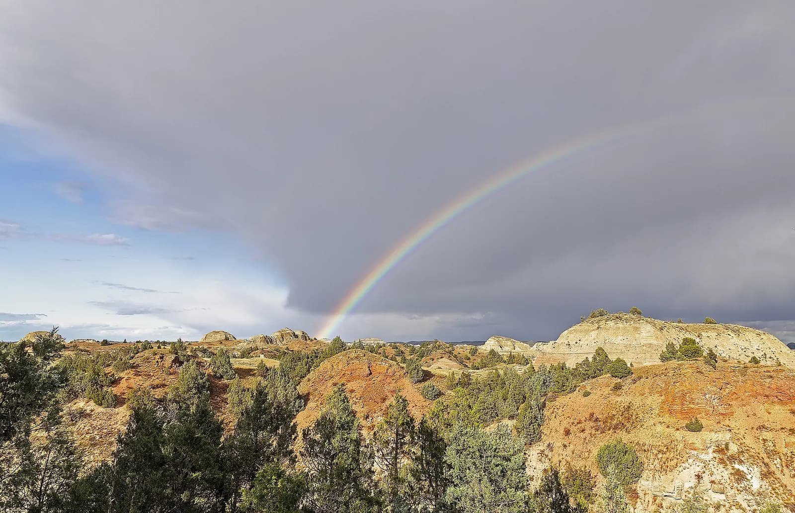 Photo: Acroterion, CC BY-SA 4.0 Theodore Roosevelt National Park, North Dakota