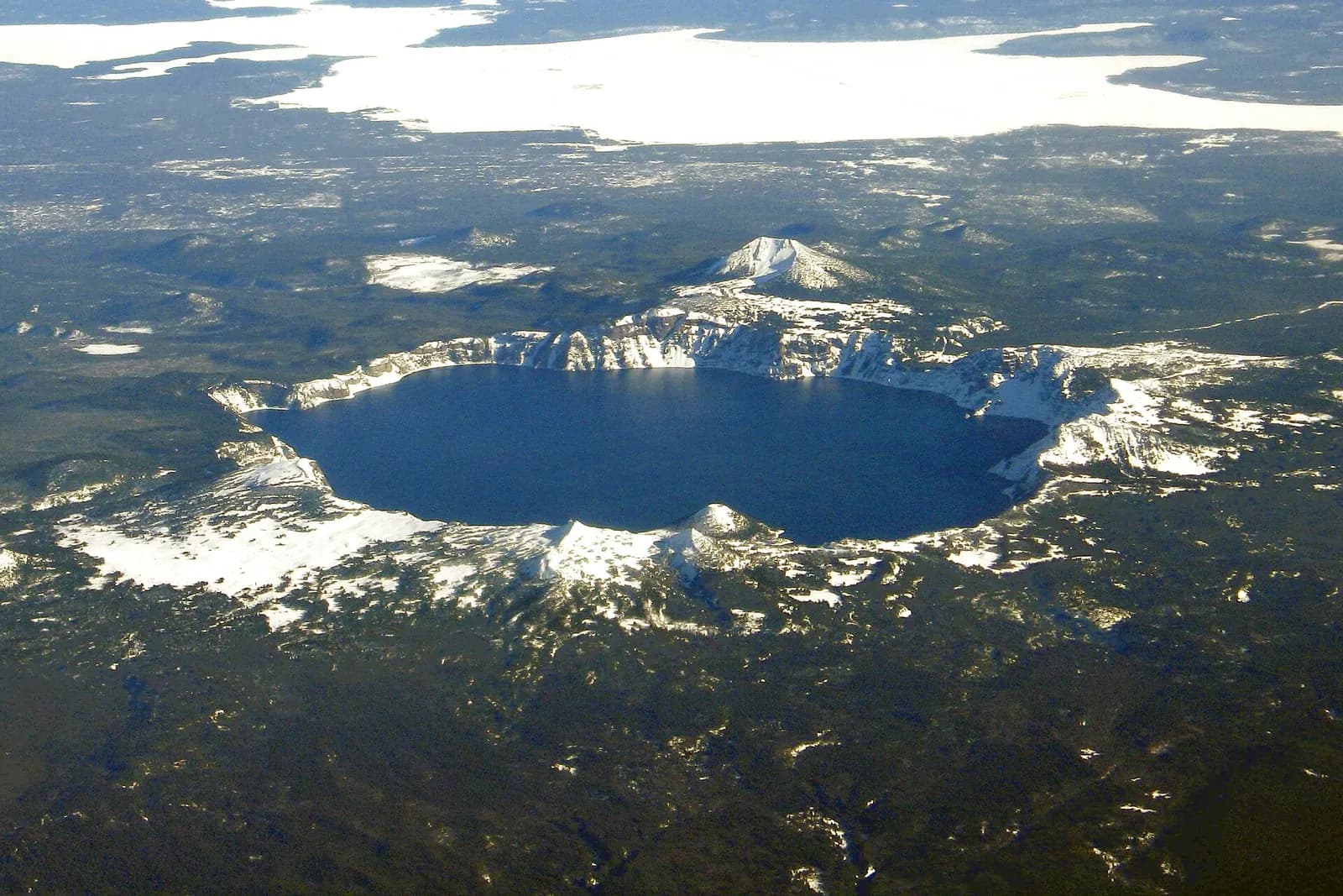Photo: Mike Doukas, USGS
derivative work: User:Maps and stuff (cropped to 3:2 ratio; i, Public domain Crater Lake National Park, Oregon