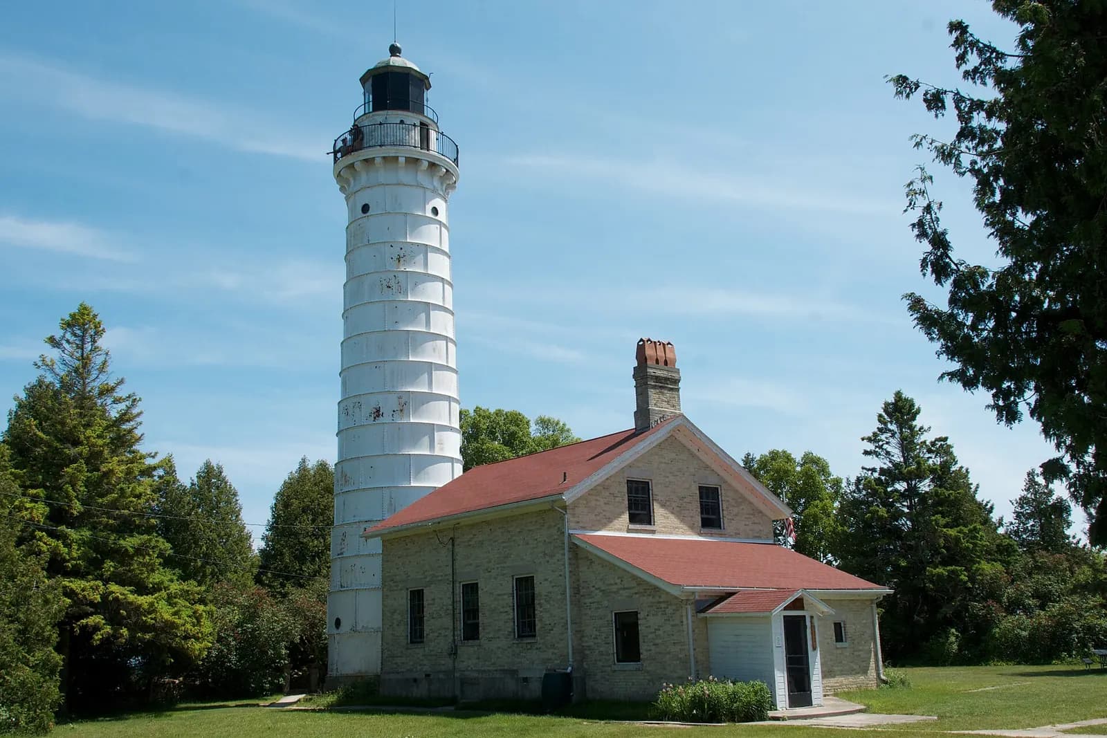 Photo: Pete Markham from Loretto, USA, CC BY-SA 2.0 A Door County lighthouse, Wisconsin
